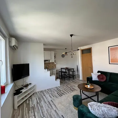 Apartment Near Old Town *